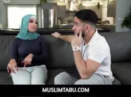  فتاة مسلمة تحت الحجاب - مدرب فايوليت جيمز بيتر جرين يداعب كسها الضيق