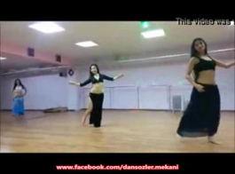  راقصة عربية ساخنة تتألق في رقصها المغري