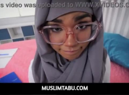  المراهقة العربية في الحجاب تتعرض للنيك القوي